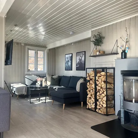 Centrally Located By The Sea - Sortland