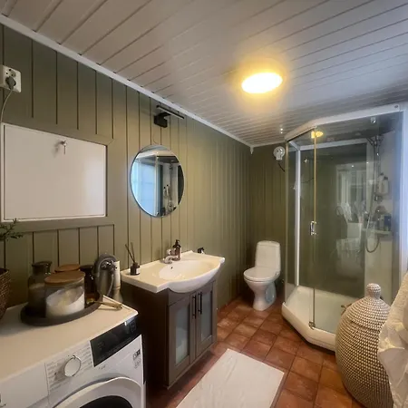 Сasa de vacaciones Centrally Located By The Sea - *