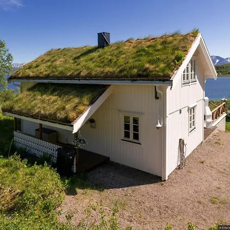 Centrally Located By The Sea - Sortland