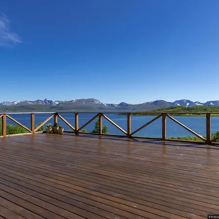 Centrally Located By The Sea - Feriehus Sortland