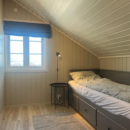 Centrally Located By The Sea - Feriehus