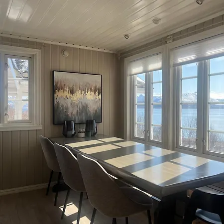 Feriehus Centrally Located By The Sea - Sortland