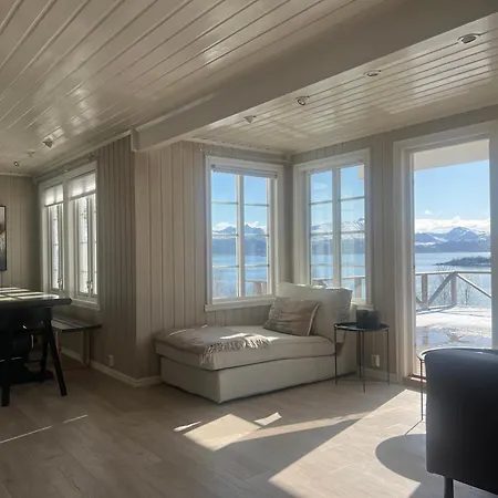 Centrally Located By The Sea - Feriehus *